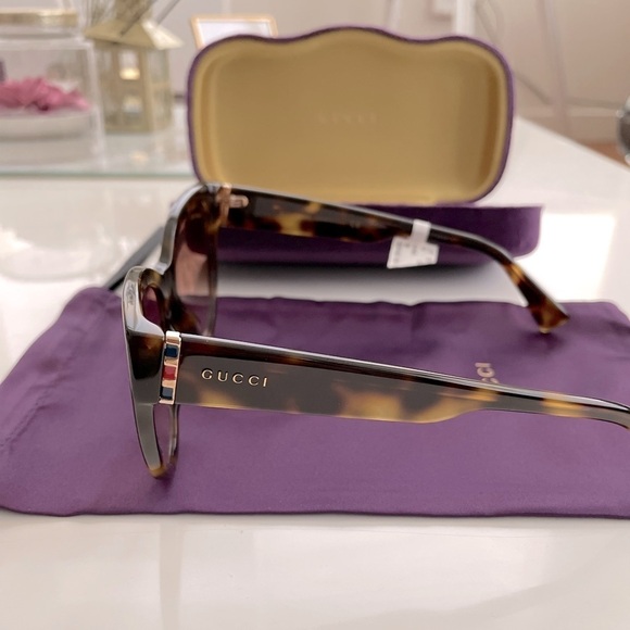 ? Authentic Gucci Cat Eye Sunglasses main image 7